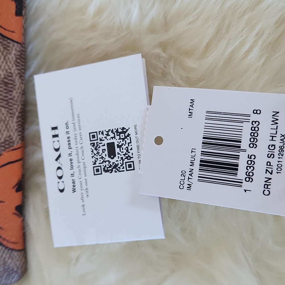 Adorable NWT Coach Halloween Pumpkin Signature Corner Zip Wristlet Wallet 🧡🎃🖤 - Picture 13 of 16